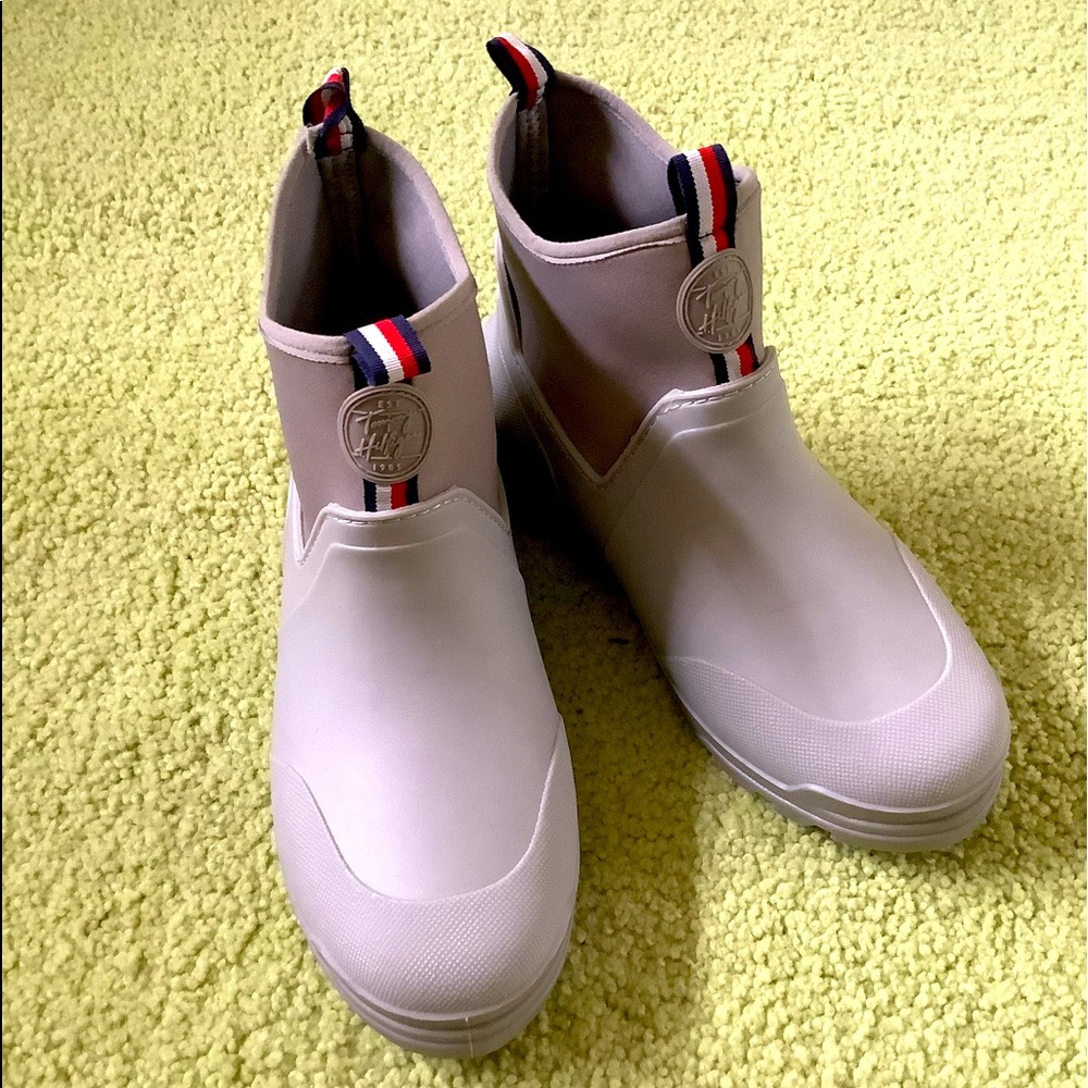 TH rain booties- easy to pull on / off - NEW condition ☔️☔️